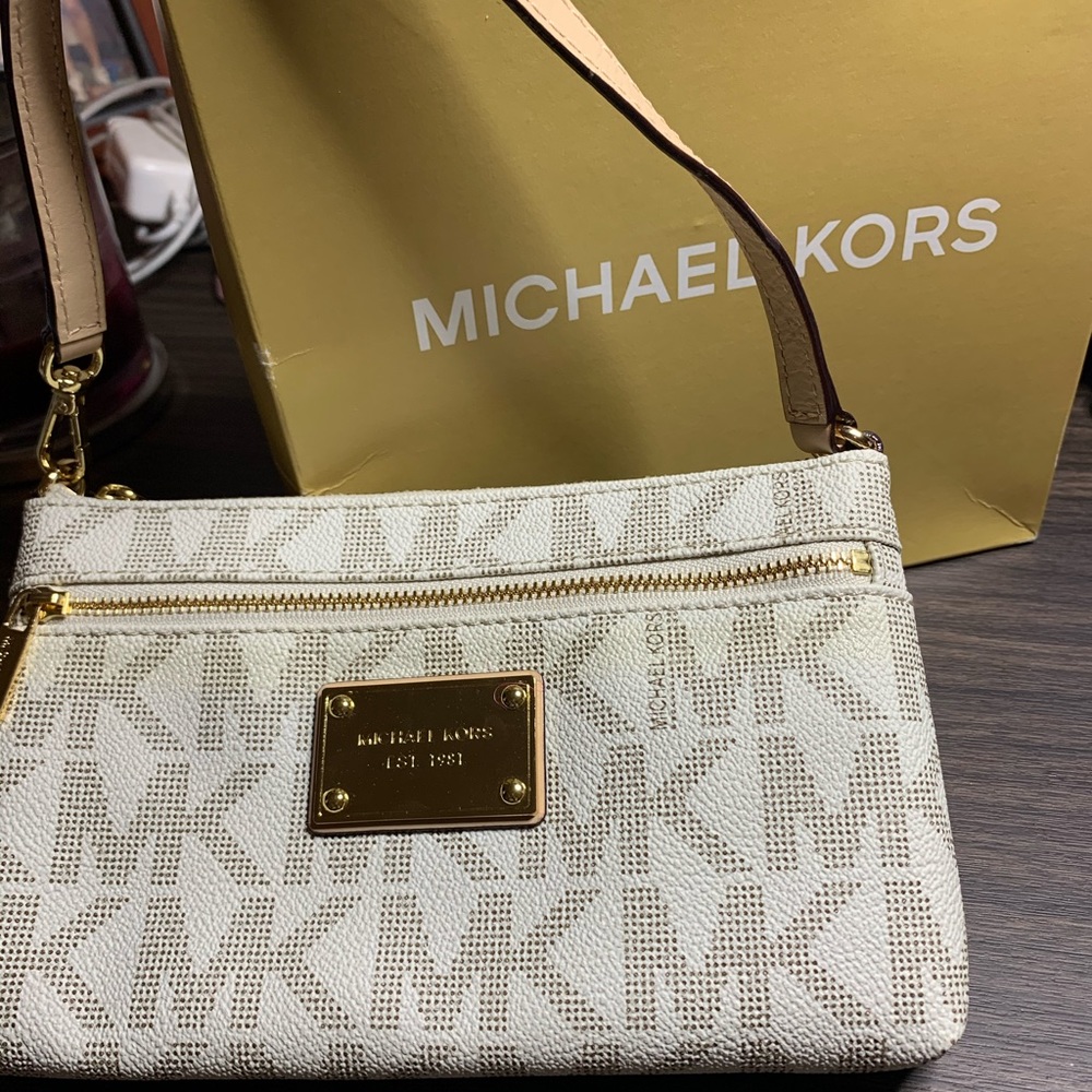 Micheal Kors purse